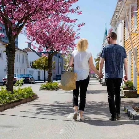 Moblert I Det Fineste Stedet I Byen Feriehus